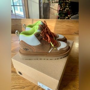 New in Box! Highland Hi Heritage UGG Boots ~ size 7